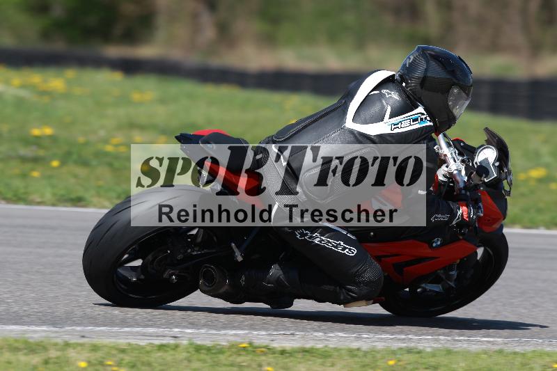 /Archiv-2022/07 16.04.2022 Speer Racing ADR/Gruppe gelb/backside